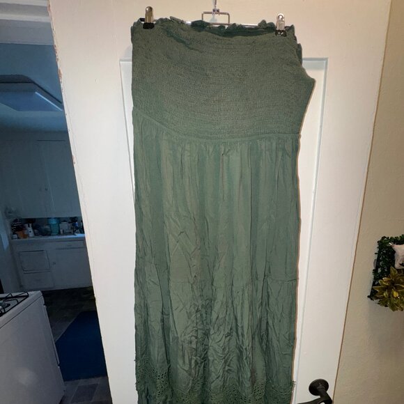 Cupshe – Strapless Smocked Top Tiered Maxi Tube Dress (Size XL). NWT. - Picture 3 of 7